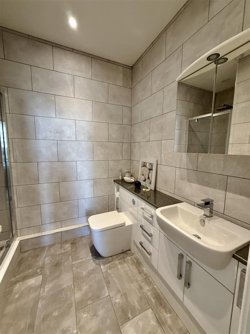 En-Suite Shower Room: